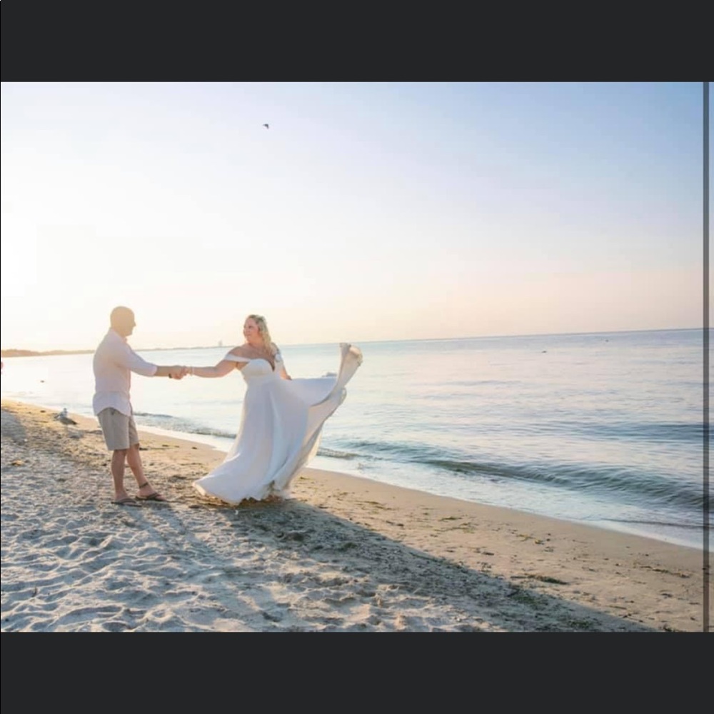 Chiffon strapless wedding dress